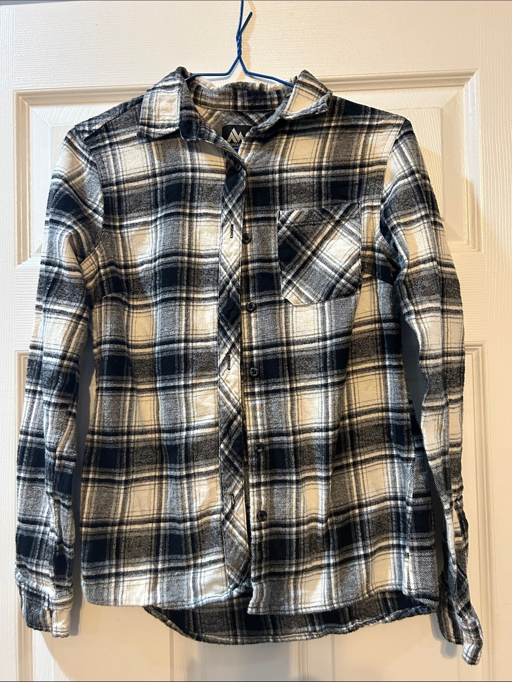 Women's Black & White Plaid Button-Down Shirt - Classic Casual